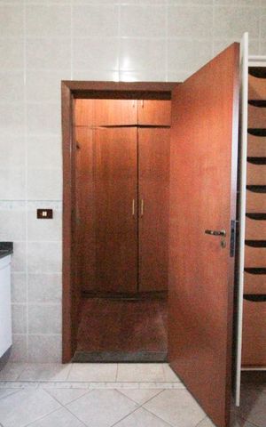 Casa à venda com 280m², 4 quartos e 2 vagasBanheiro