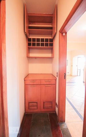 Casa à venda com 280m², 4 quartos e 2 vagasCorredor