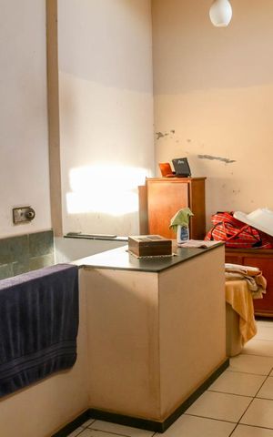 Casa à venda com 140m², 3 quartos e 15 vagas Casa à venda com 140m², 3 quartos e 15 vagasSala 2
