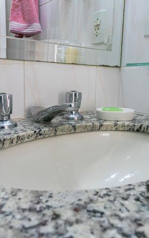 Apartamento à venda com 70m², 3 quartos e 2 vagasBanheiro da Suíte - Pia