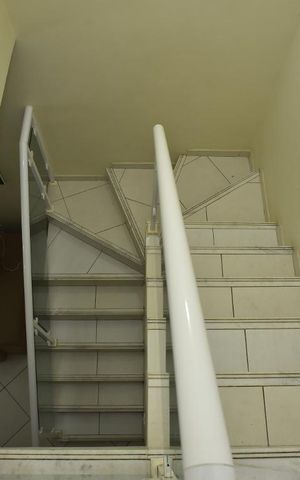 Casa de condomínio à venda com 100m², 3 quartos e 1 vagaEscada