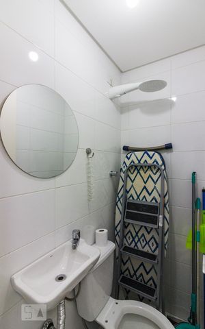 Apartamento à venda com 97m², 2 quartos e 2 vagasBanheiro de Serviço