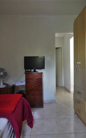 Casa de condomínio à venda com 78m², 3 quartos e 2 vagasQuarto 2