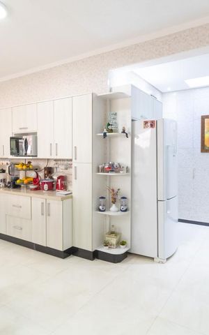 Casa à venda com 250m², 3 quartos e 3 vagas Casa à venda com 250m², 3 quartos e 3 vagasCozinha