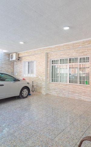 Casa à venda com 250m², 3 quartos e 3 vagas Casa à venda com 250m², 3 quartos e 3 vagasGaragem