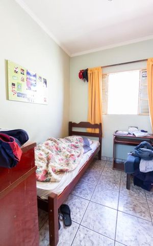 Casa à venda com 180m², 3 quartos e 3 vagas Casa à venda com 180m², 3 quartos e 3 vagasQuarto 2