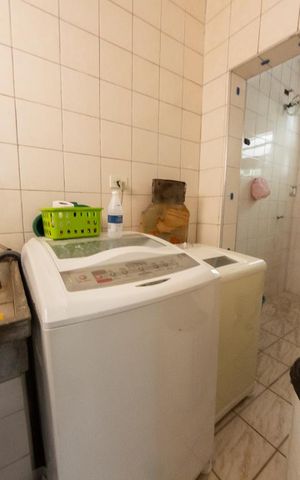Casa à venda com 180m², 3 quartos e 3 vagas Casa à venda com 180m², 3 quartos e 3 vagasÁrea de serviço