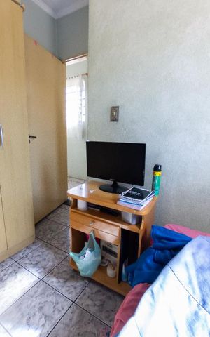 Casa à venda com 180m², 3 quartos e 3 vagas Casa à venda com 180m², 3 quartos e 3 vagasQuarto 3