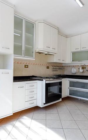 Casa para alugar com 370m², 3 quartos e 2 vagas Casa para alugar com 370m², 3 quartos e 2 vagasCozinha