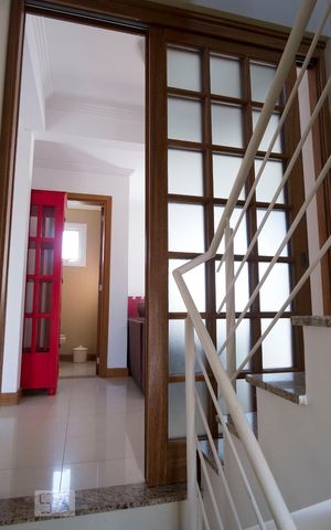 Casa à venda com 180m², 3 quartos e 3 vagasEscada