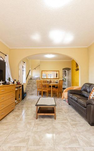 Casa para alugar com 211m², 3 quartos e 5 vagas Casa para alugar com 211m², 3 quartos e 5 vagasSala