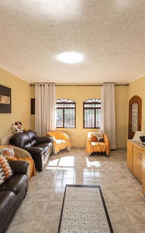 Casa para alugar com 211m², 3 quartos e 5 vagas Casa para alugar com 211m², 3 quartos e 5 vagasSala