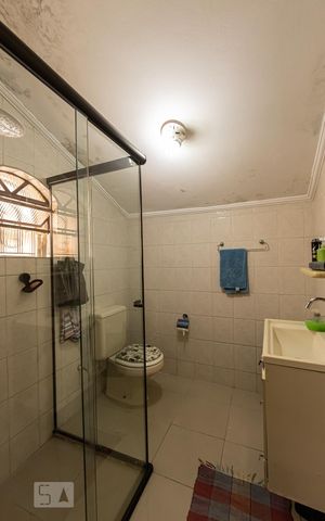 Casa para alugar com 211m², 3 quartos e 5 vagas Casa para alugar com 211m², 3 quartos e 5 vagasBanheiro de Serviço