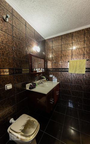Casa para alugar com 211m², 3 quartos e 5 vagas Casa para alugar com 211m², 3 quartos e 5 vagasBanheiro Suite