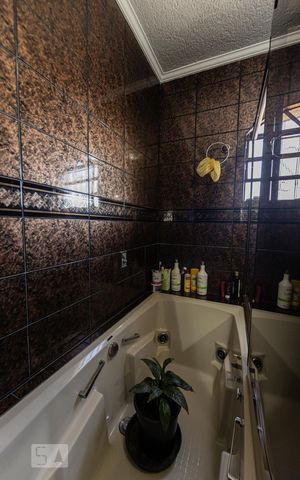 Casa para alugar com 211m², 3 quartos e 5 vagas Casa para alugar com 211m², 3 quartos e 5 vagasBanheiro Suite