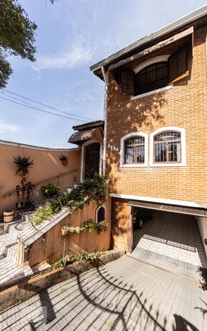 Casa para alugar com 211m², 3 quartos e 5 vagas Casa para alugar com 211m², 3 quartos e 5 vagasFachada