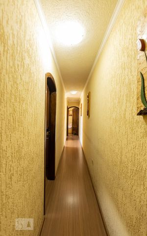 Casa para alugar com 211m², 3 quartos e 5 vagas Casa para alugar com 211m², 3 quartos e 5 vagasCorredor