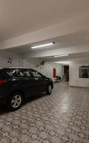 Casa para alugar com 211m², 3 quartos e 5 vagas Casa para alugar com 211m², 3 quartos e 5 vagasGaragem