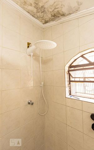 Casa para alugar com 211m², 3 quartos e 5 vagas Casa para alugar com 211m², 3 quartos e 5 vagasBanheiro de Serviço
