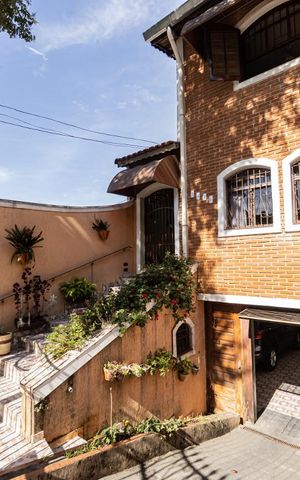 Casa para alugar com 211m², 3 quartos e 5 vagas Casa para alugar com 211m², 3 quartos e 5 vagasFachada