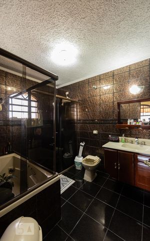 Casa para alugar com 211m², 3 quartos e 5 vagas Casa para alugar com 211m², 3 quartos e 5 vagasBanheiro Suite