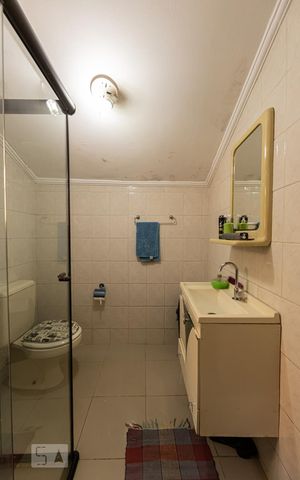 Casa para alugar com 211m², 3 quartos e 5 vagas Casa para alugar com 211m², 3 quartos e 5 vagasBanheiro de Serviço
