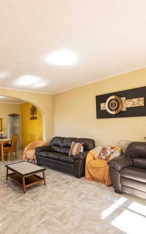 Casa para alugar com 211m², 3 quartos e 5 vagas Casa para alugar com 211m², 3 quartos e 5 vagasSala