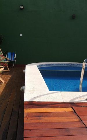 Casa à venda com 240m², 3 quartos e sem vagaPiscina