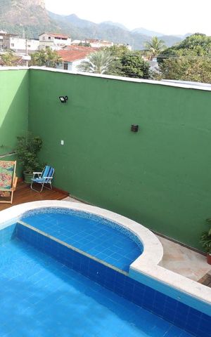 Casa à venda com 240m², 3 quartos e sem vagaPiscina