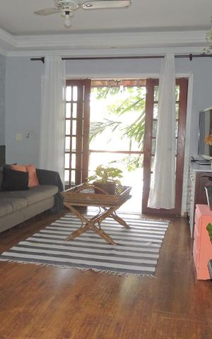 Casa à venda com 240m², 3 quartos e sem vagaSala