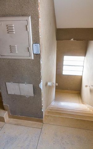 Apartamento à venda com 67m², 2 quartos e 1 vagaEscadas de acesso ao apartamento