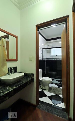 Casa para alugar com 296m², 5 quartos e 4 vagasBanheiro Social 2