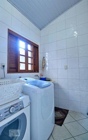 Casa para alugar com 296m², 5 quartos e 4 vagasÁrea de Serviço