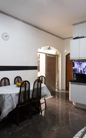 Casa à venda com 300m², 3 quartos e 4 vagas Casa à venda com 300m², 3 quartos e 4 vagasCozinha