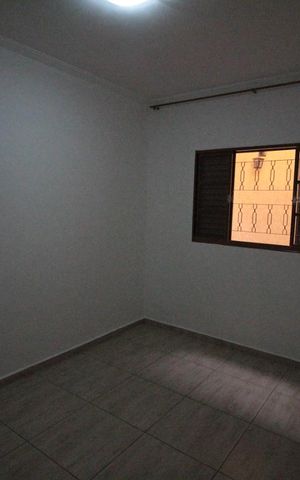 Casa para alugar com 150m², 2 quartos e 2 vagasQuarto 1
