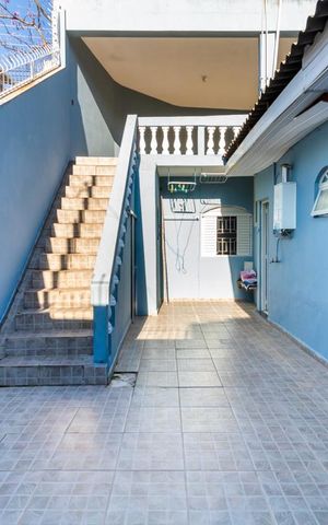 Casa à venda com 365m², 8 quartos e 5 vagas Casa à venda com 365m², 8 quartos e 5 vagasQuintal - Casa 01