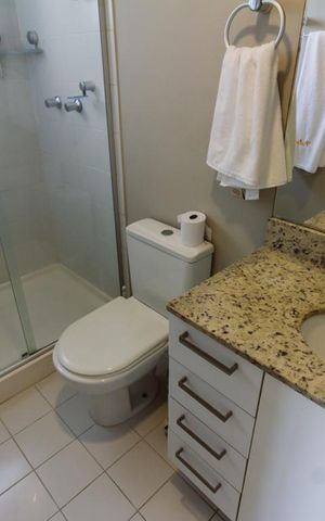 Apartamento à venda com 64m², 2 quartos e 1 vaga Apartamento à venda com 64m², 2 quartos e 1 vagaBanheiro da Suíte 1