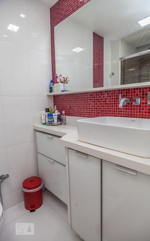 Apartamento à venda com 177m², 4 quartos e 1 vaga Apartamento à venda com 177m², 4 quartos e 1 vagaBanheiro Social