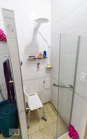 Casa à venda com 245m², 6 quartos e 3 vagasBanheiro 1