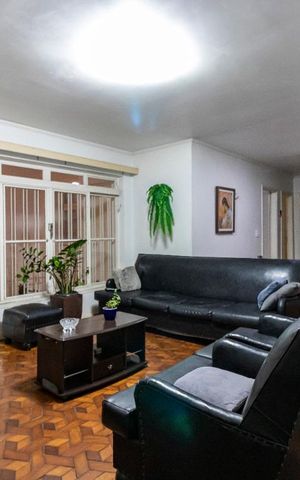 Casa à venda com 245m², 6 quartos e 3 vagasSala