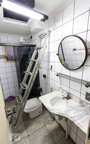 Casa à venda com 245m², 6 quartos e 3 vagasEdícula - Banheiro 3
