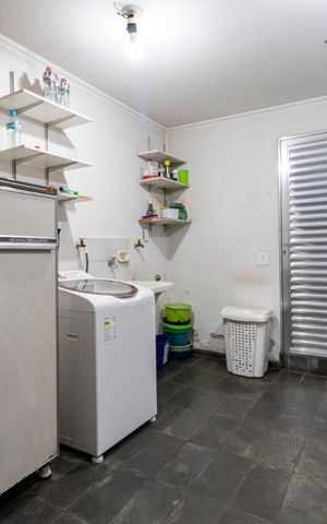Casa à venda com 245m², 6 quartos e 3 vagasÁrea de serviço