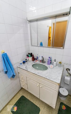 Casa à venda com 245m², 6 quartos e 3 vagasBanheiro 1