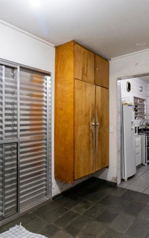 Casa à venda com 245m², 6 quartos e 3 vagasÁrea de serviço