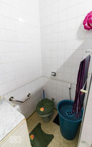 Casa à venda com 245m², 6 quartos e 3 vagasBanheiro 1