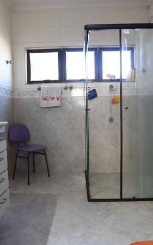Casa para alugar com 210m², 5 quartos e 7 vagasBanheiro da Suíte