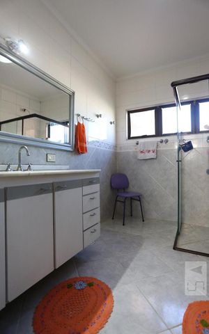 Casa para alugar com 210m², 5 quartos e 7 vagasBanheiro da Suíte