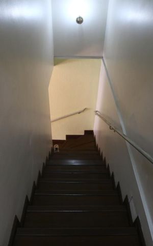 Casa para alugar com 210m², 5 quartos e 7 vagasEscadas