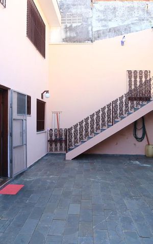 Casa para alugar com 210m², 5 quartos e 7 vagasEntrada de Serviço e Garagem