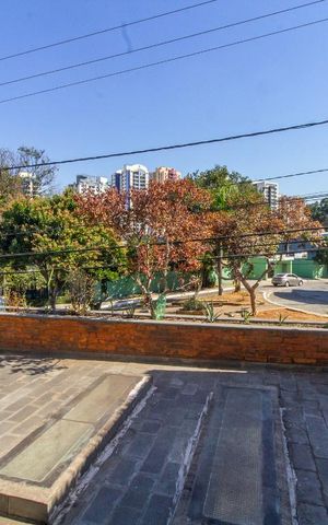 Casa à venda com 143m², 2 quartos e 2 vagas Casa à venda com 143m², 2 quartos e 2 vagasVaranda Quarto 2 - Suíte